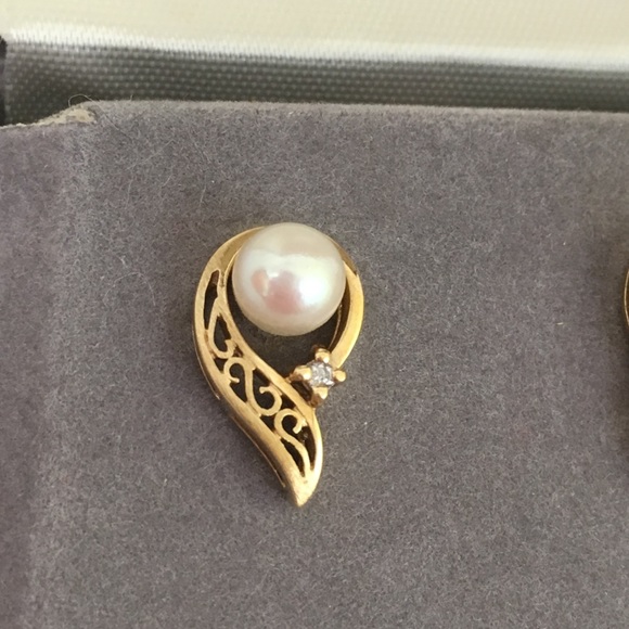 NOT FOR SALE VTG 90s 14K Gold Pearl & Diamond Earrings. - Picture 6 of 6